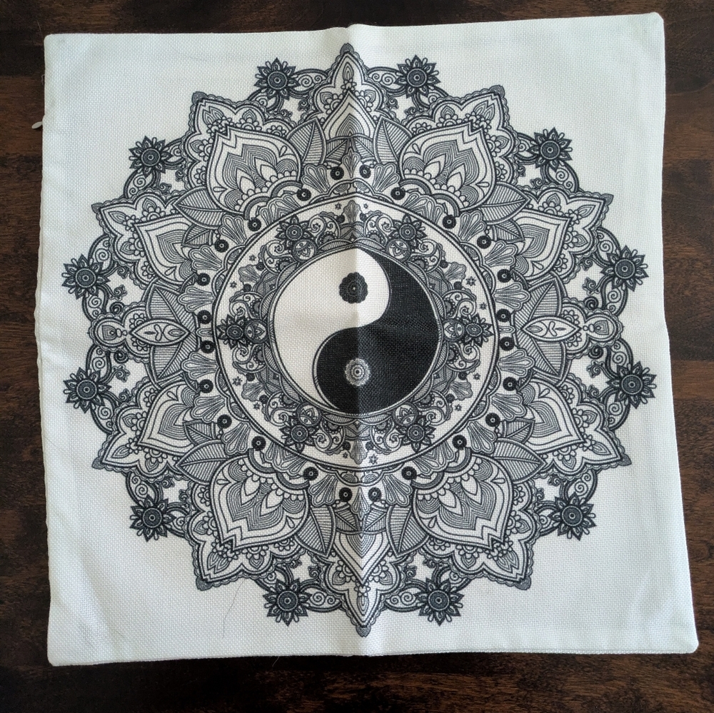 NEW Decorative Pillow Cover With Zipper.  Yin Yang Design.